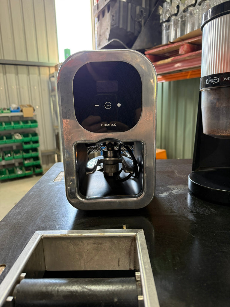 Compak CUBE Automatic Tamp Black/Silver